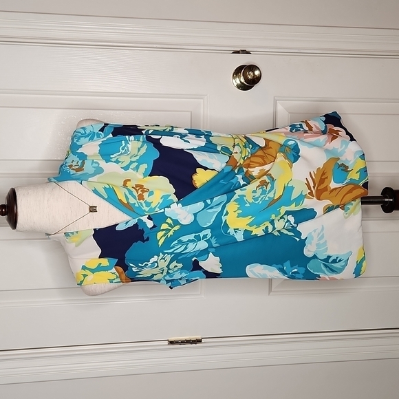 Cabi Spring Blossom Floral Faux Wrap Top Style 741 Size Small - Picture 1 of 13